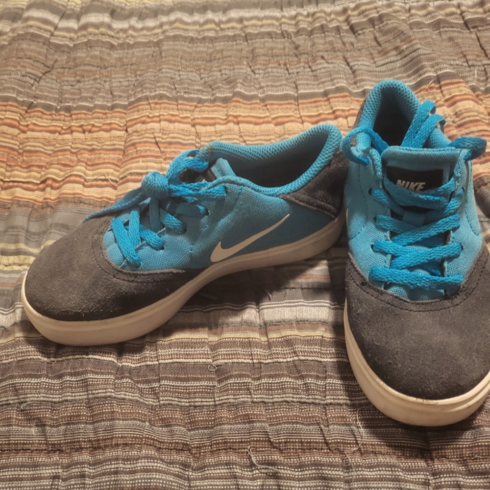 Nike boy shoe